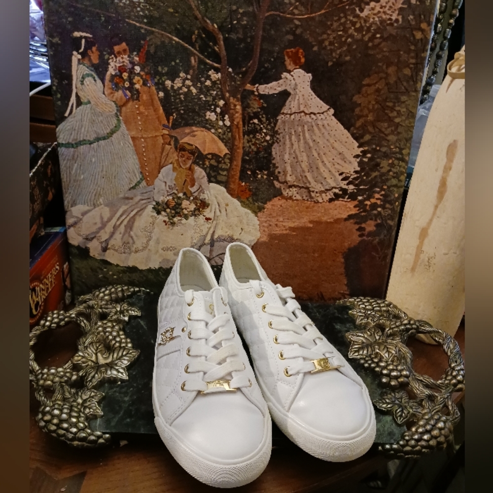 👟👟GBG Guess Women’s White Leather 🧦Quilted Pattern Shoes Size 8M.🧢🛍🎁 - Picture 2 of 14